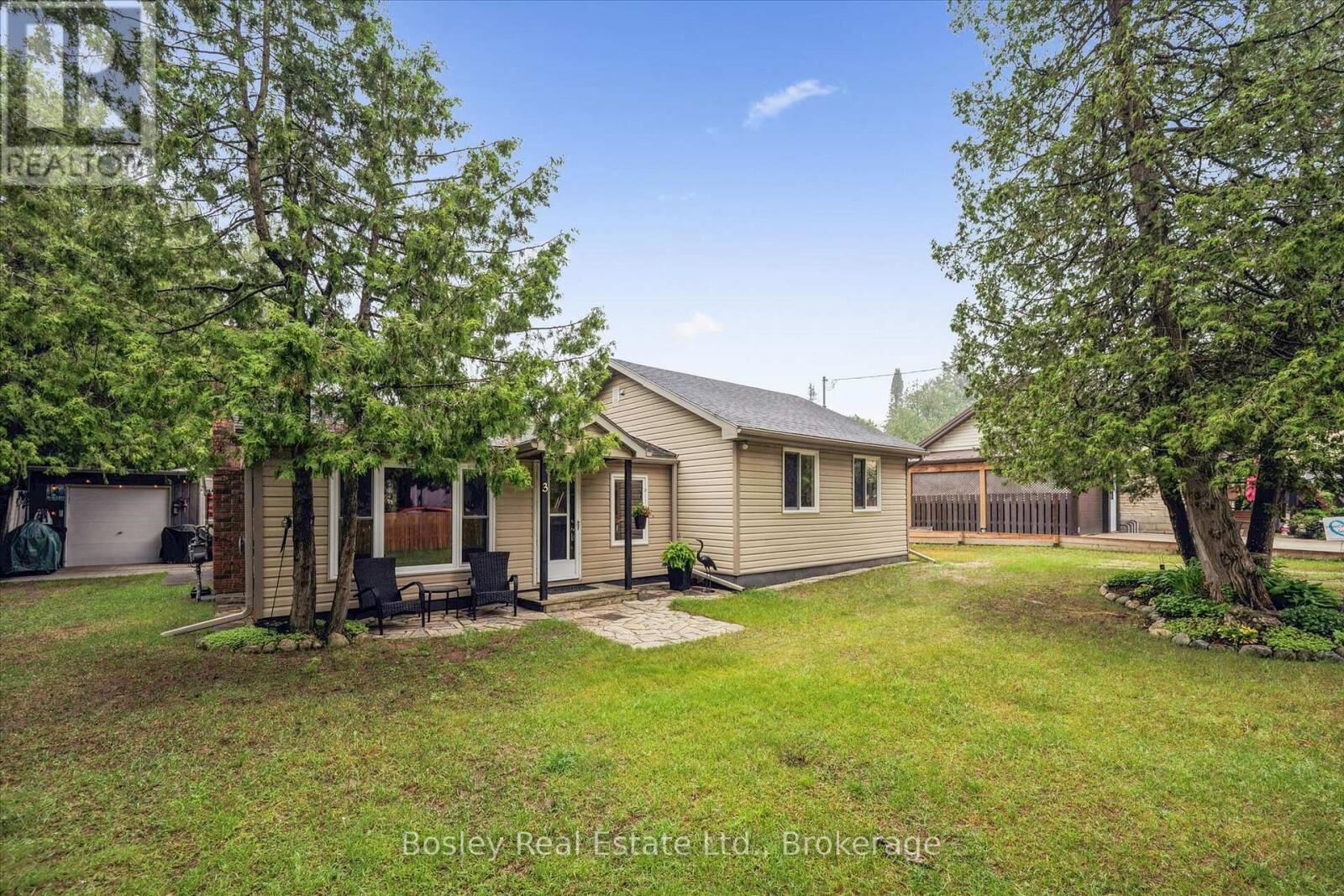 Property Photo:  3 Hamilton Place  ON N0H 2G0 