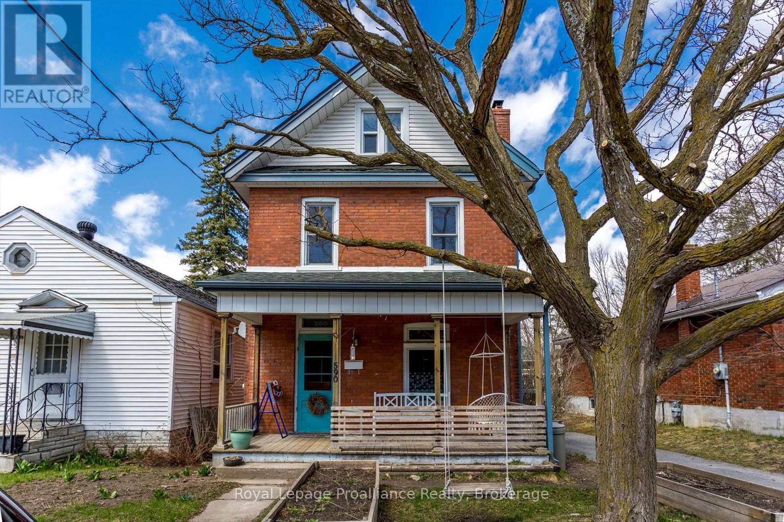 Property Photo:  590 Murray Street  ON K9H 2V1 