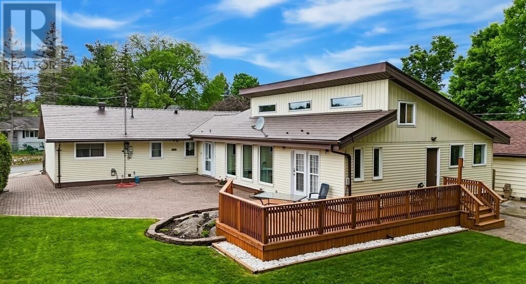 Property Photo: 8 Hemlock Pl ON P5A 2H7