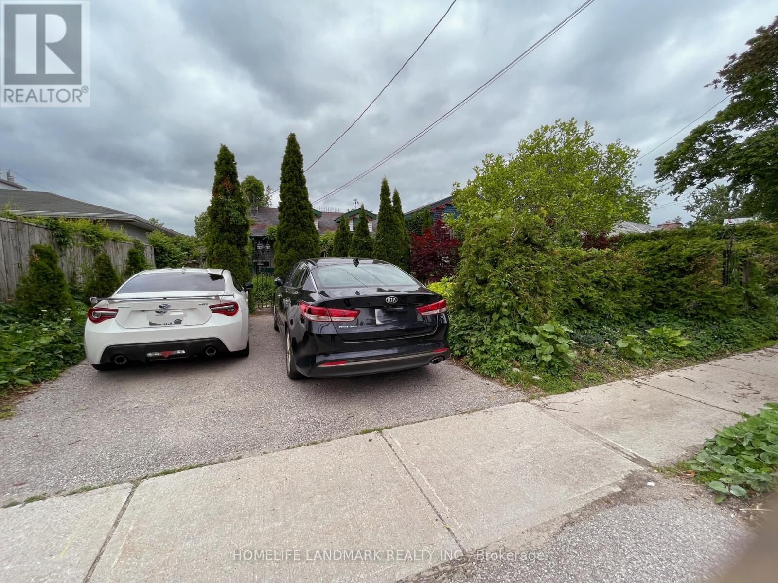 Property Photo: 114 Steel Street South ON L4M 2G2