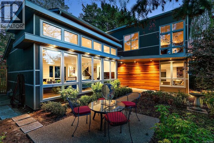 Property Photo: 929 Redfern Street BC V8S 4E7