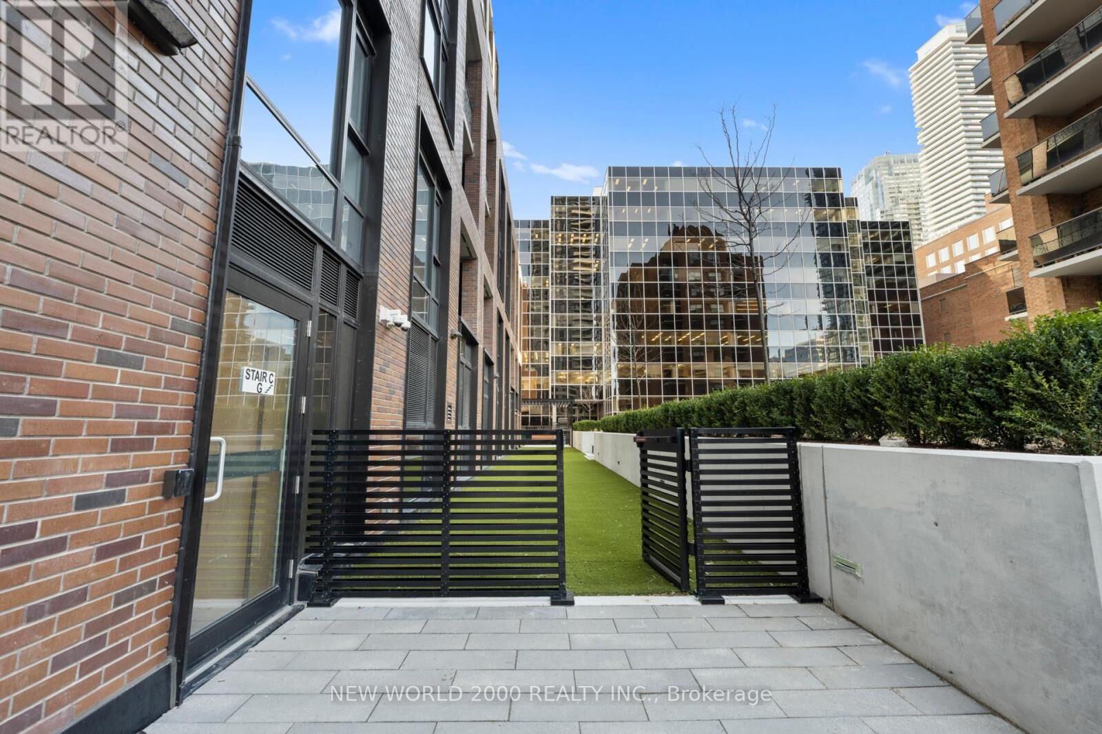 Property Photo: 101 Roehampton Avenue 2213 ON M4P 2W2