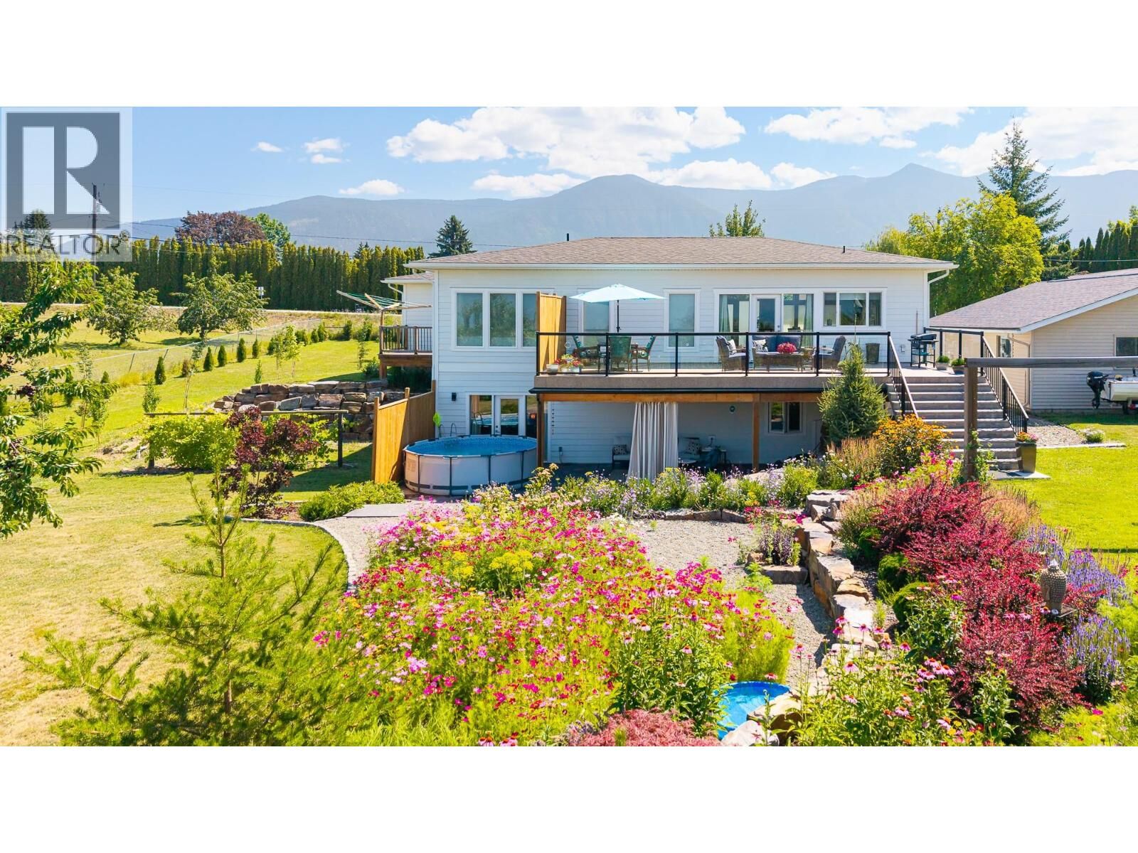 Property Photo:  717 25th Avenue South  BC V0B 1G1 