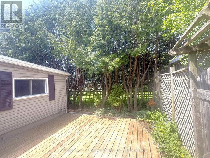 Property Photo: 249 Margaret Street 2 ON K9A 2Z6