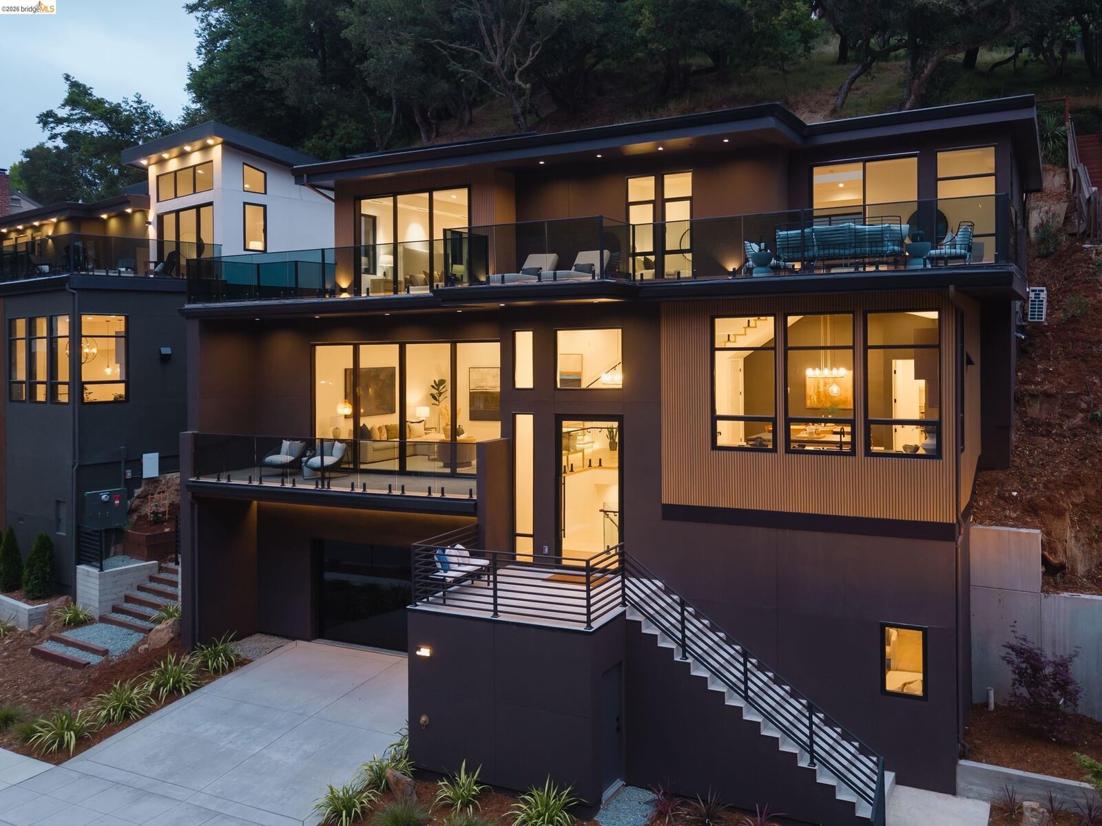Property Photo: 1667 Trestle Glen Rd CA 94610