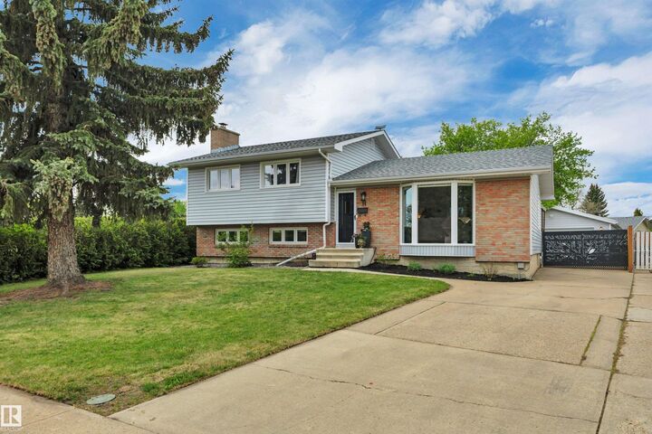 Property Photo:  14 Meadowood Crescent  AB T8A 0L7 