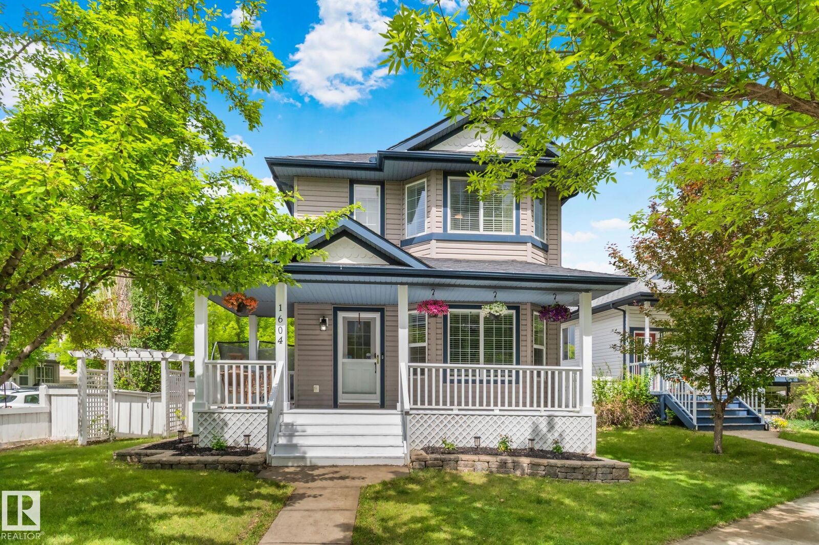Property Photo: 1604 Tompkins Place NW AB T6R 2Y5