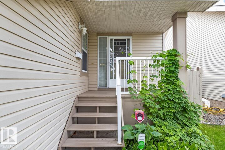 Property Photo:  74 Christina Court  AB T8H 2H4 
