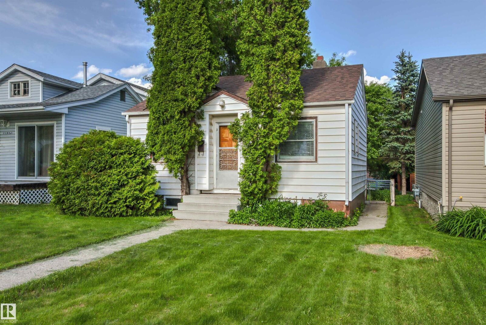 Property Photo:  11417 65 Street NW  AB T5W 4K7 