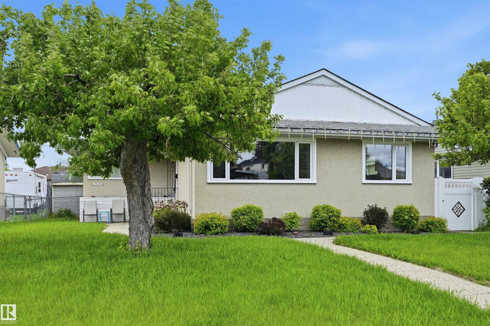 Property Photo:  7719 71 Avenue NW  AB T6C 0A9 