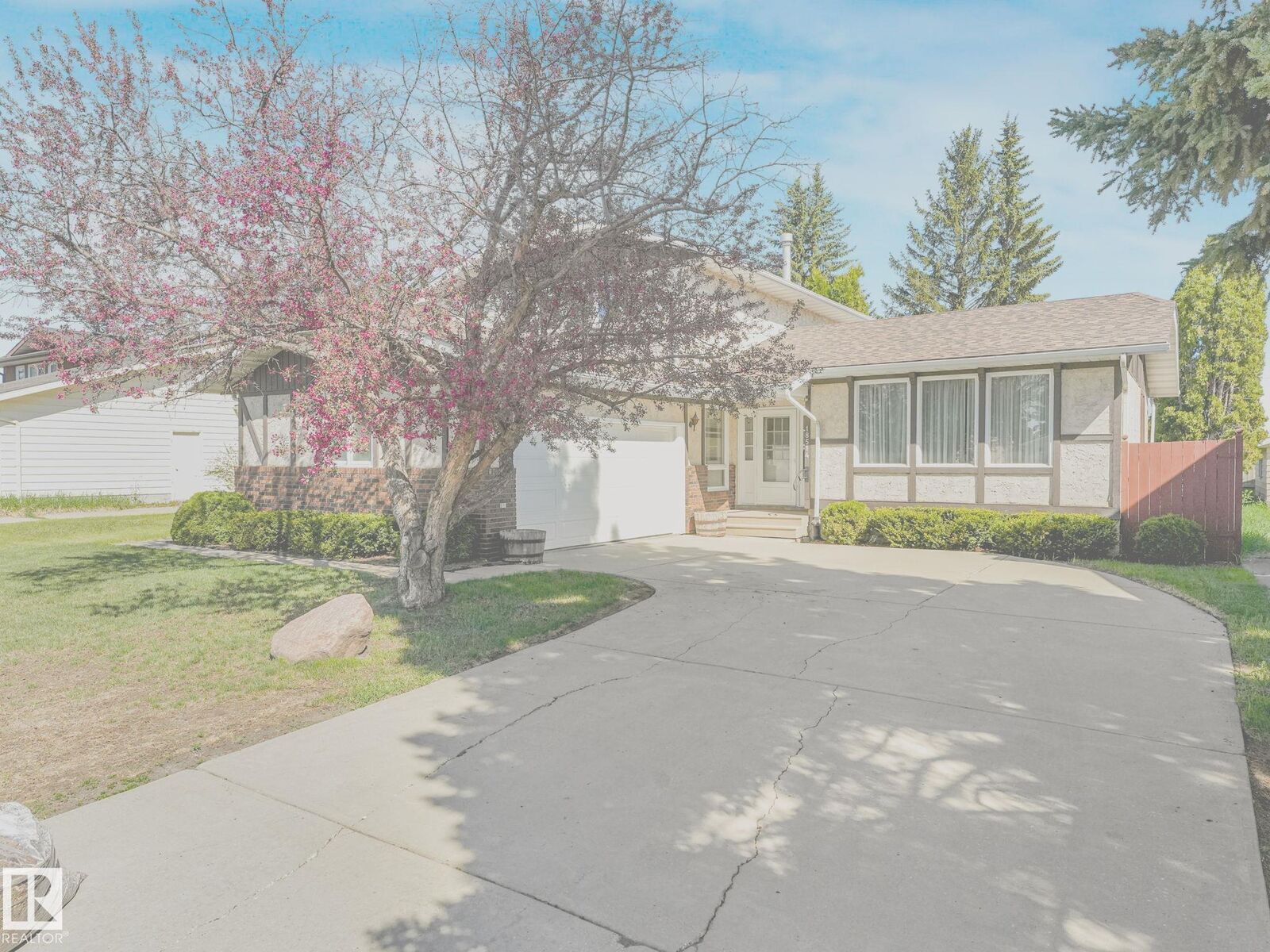 Property Photo: 18514 86A Avenue NW AB T5T 1J6
