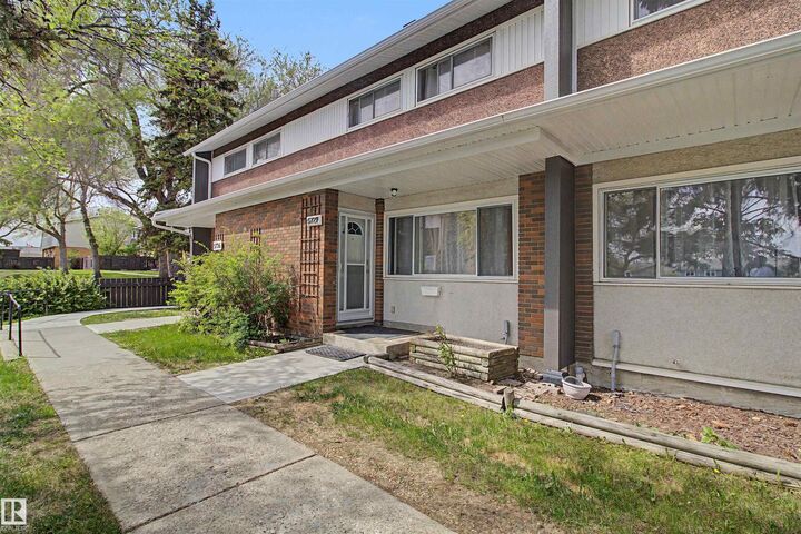 Property Photo:  5724 143 Avenue NW  AB T5A 1K1 