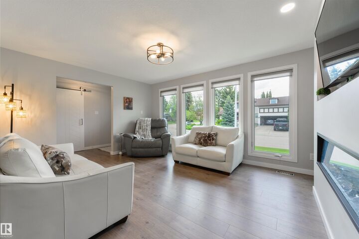 Property Photo:  3 Morris Street  AB T7X 2M5 