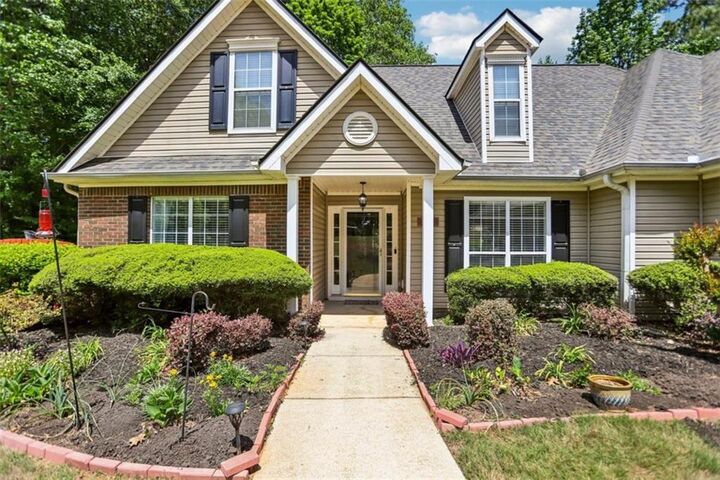 Property Photo: 105 Stratford Circle GA 30281