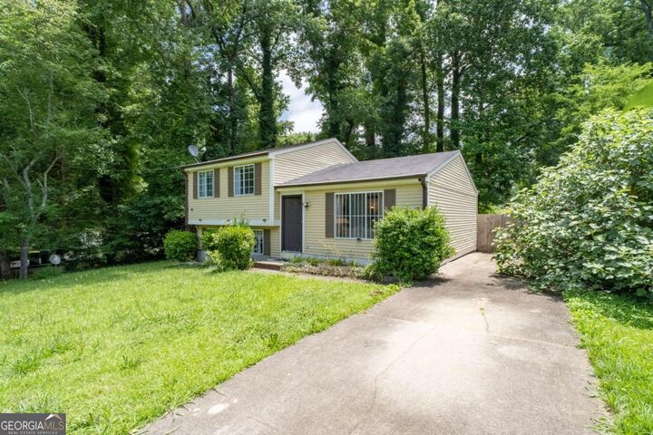 Property Photo: 726 Lawndale Court GA 30093
