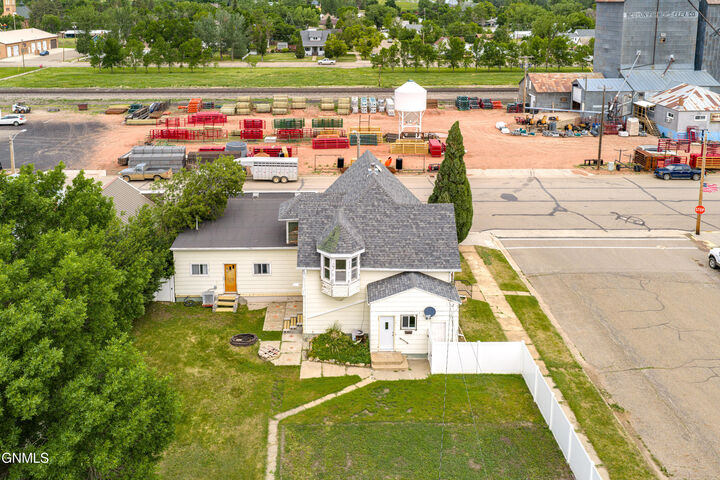Property Photo:  725 Main Street  ND 58638 