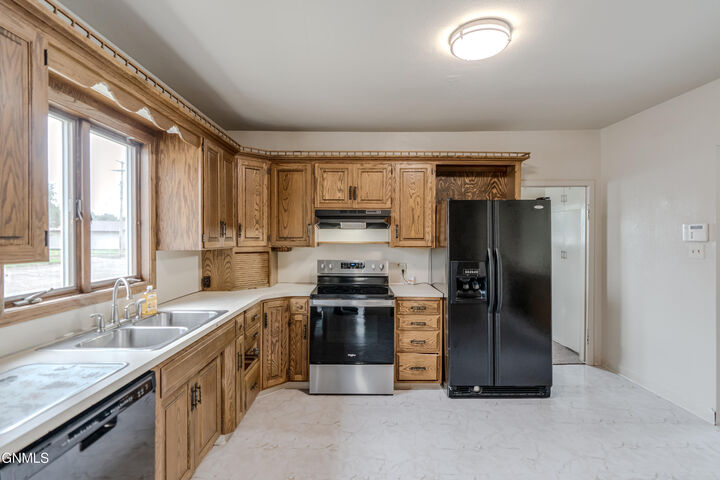 Property Photo: 725 Main Street ND 58638