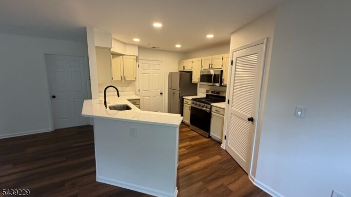 Property Photo:  6001 Tudor Dr 6001  NJ 07444 