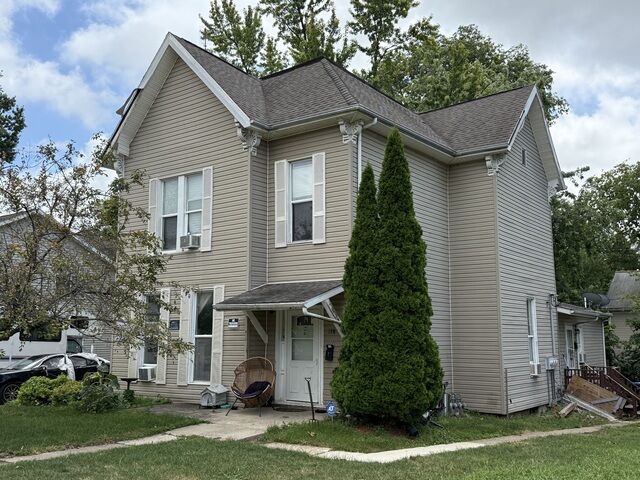 Property Photo: 810 W Market Street IL 61701