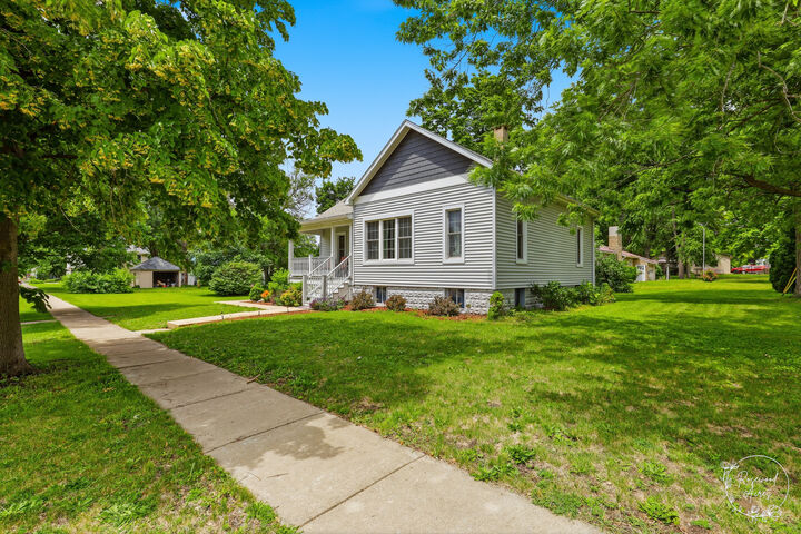 Property Photo:  423 E Front Street  IL 60938 
