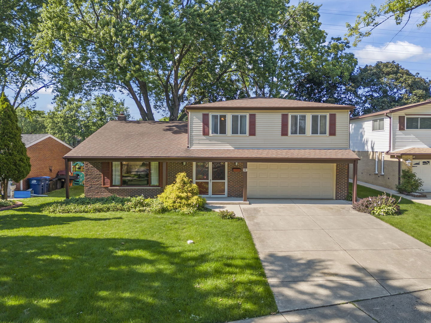 Property Photo: 30 W Kathleen Drive IL 60016