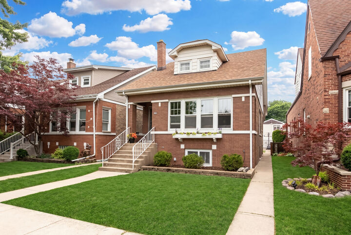Property Photo:  5035 N Menard Avenue  IL 60630 