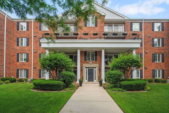 Property Photo:  326 Park Avenue 21  IL 60514 