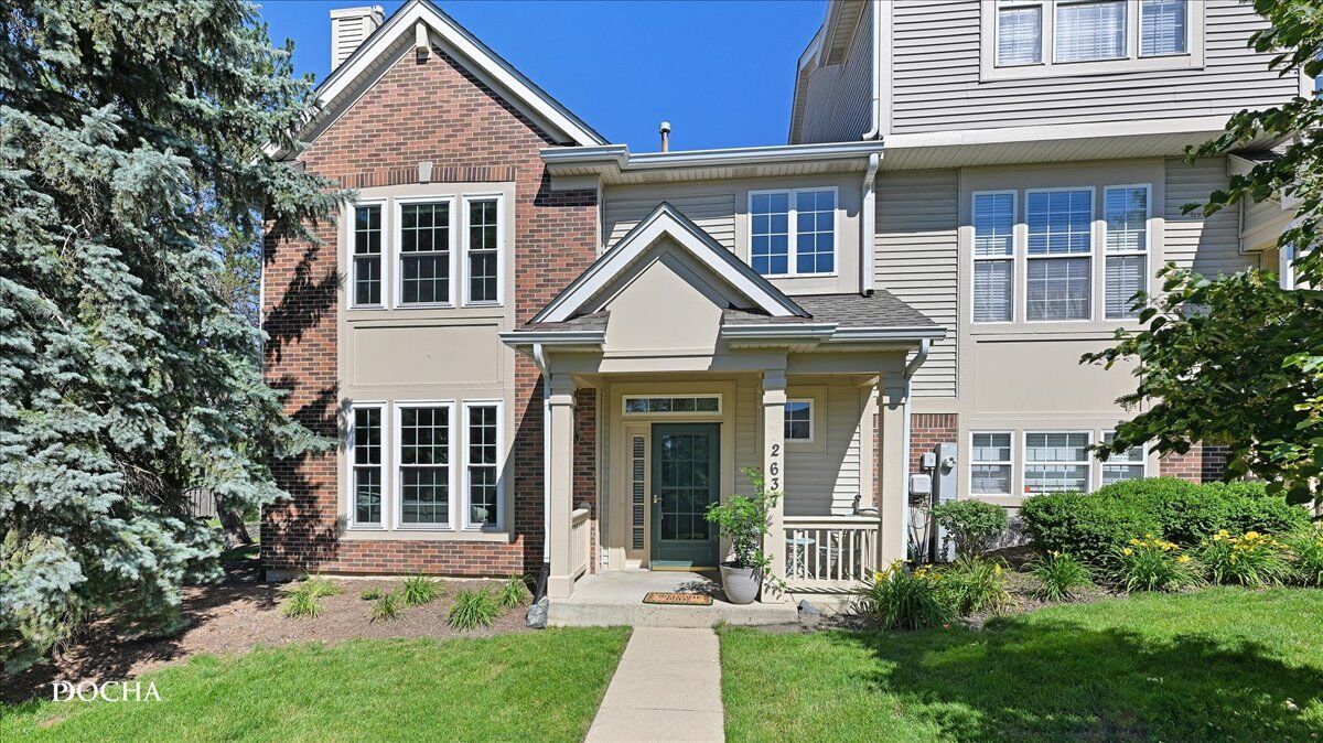 Property Photo:  2637 N Greenwood Place 2637  IL 60004 
