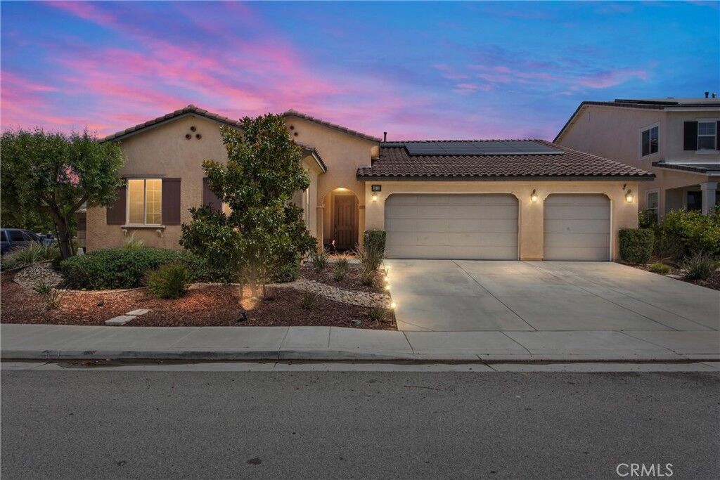 Property Photo: 1612 Croton CA 92223