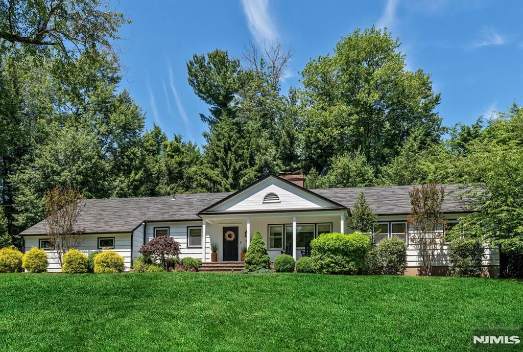 Property Photo:  611 Wishing Well Road  NJ 07481 