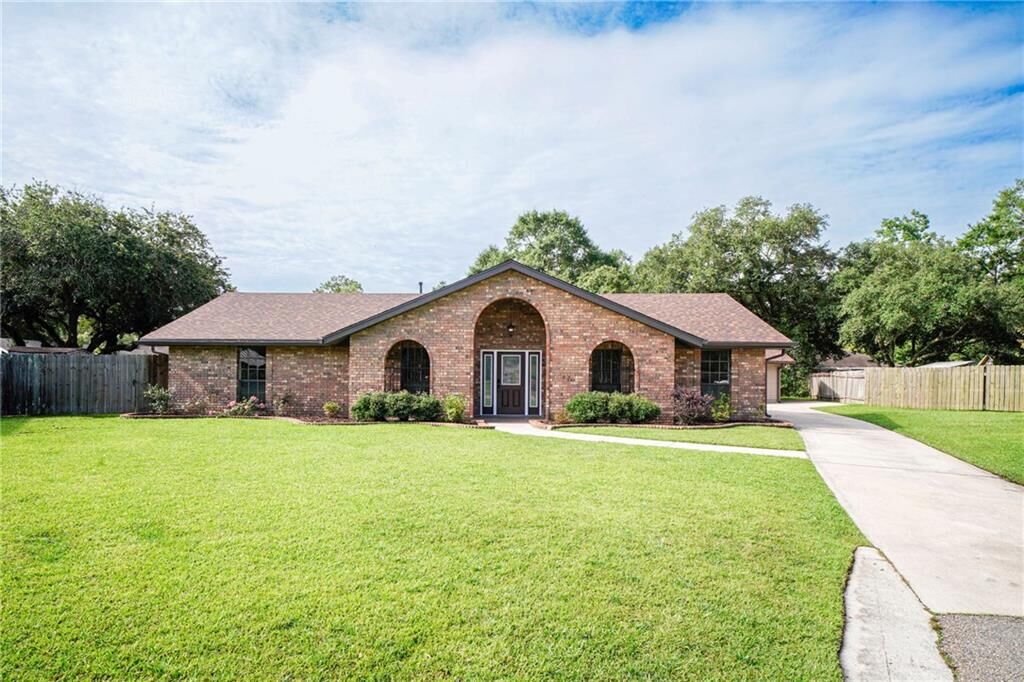 Property Photo: 103 Milford Drive LA 70461