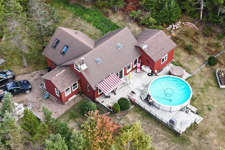 251 Bayview Drive — photo 1