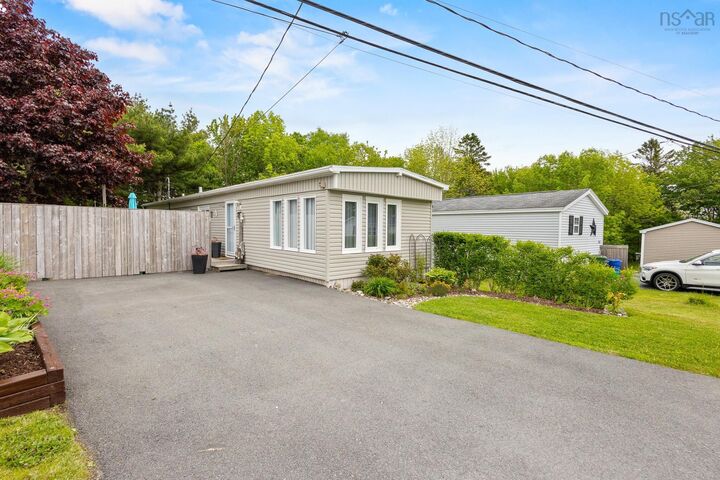 Property Photo:  109 Hilltop Drive  NS B4C 2P5 