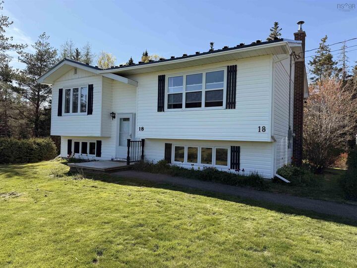 18 Gordon Whitney Drive — photo 1