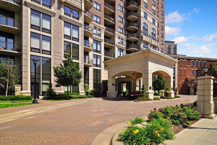 Property Photo: 500 E Grant Street 2102 MN 55404