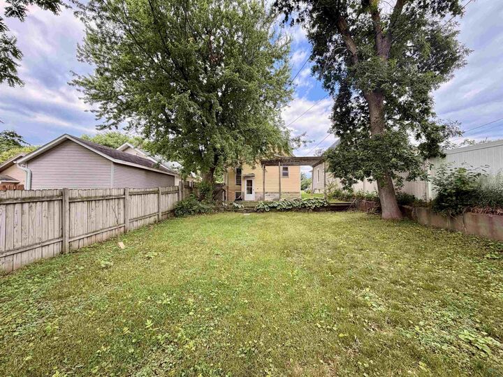 Property Photo:  2104 S Lemon Street  IA 51106 