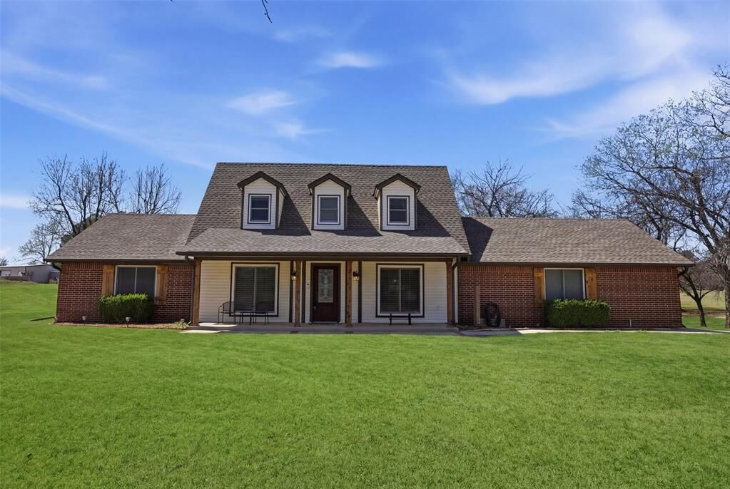 Property Photo:  319 E Cedar Drive  OK 73089 