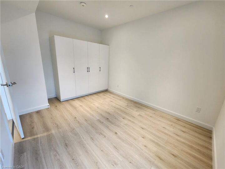 Property Photo: 741 King Street W 1606 ON N2G 0E9