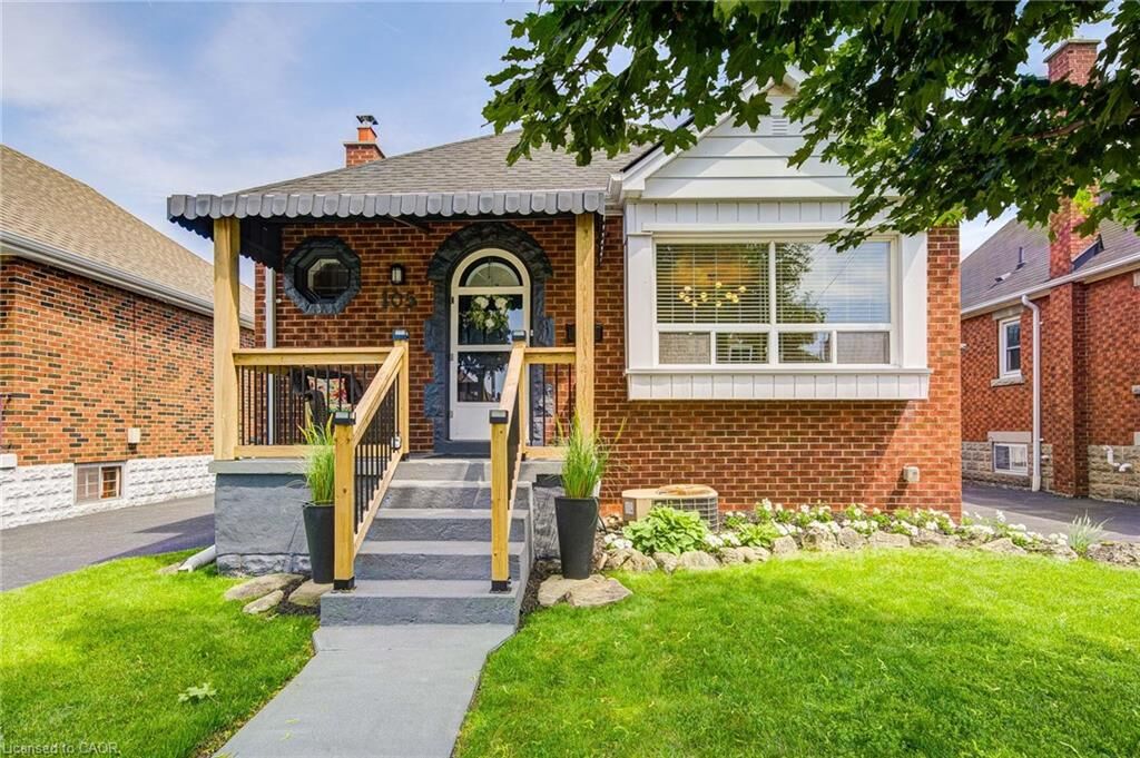 Property Photo:  105 Weir Street S  ON L8K 3A8 
