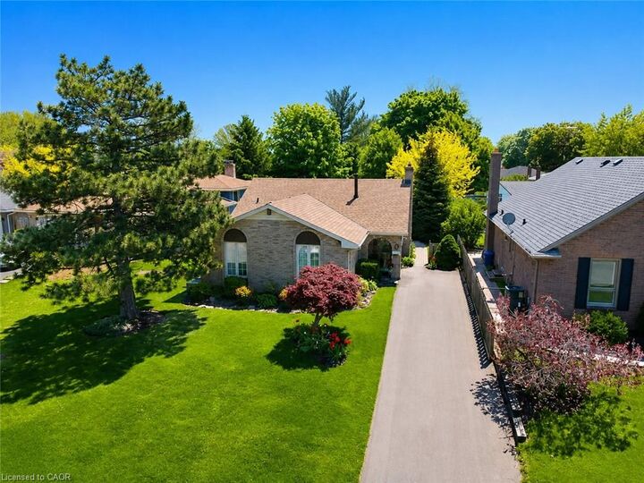 Property Photo: 6 Barbara Place ON L2N 6H8