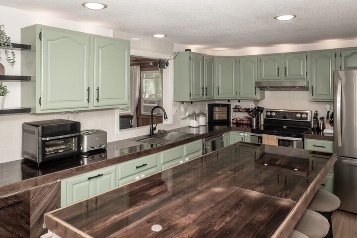Property Photo: 20 Constantine Dr MA 01879