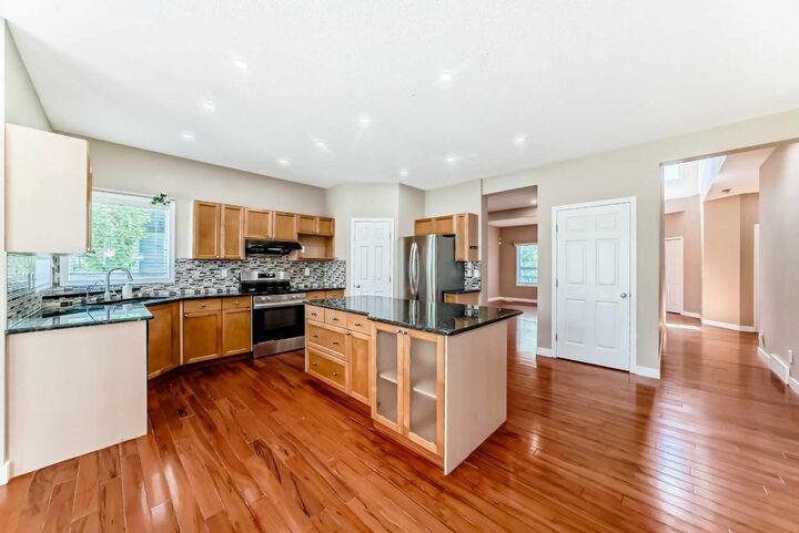 Property Photo: 10 Hidden Creek Heights NW AB T3A 6K8