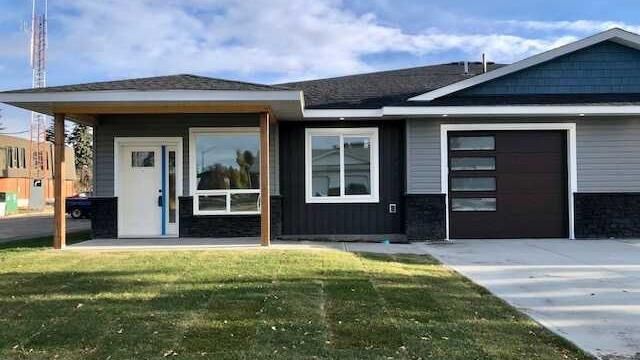 Property Photo: 4738 49A Avenue #2 AB T4L 1N4