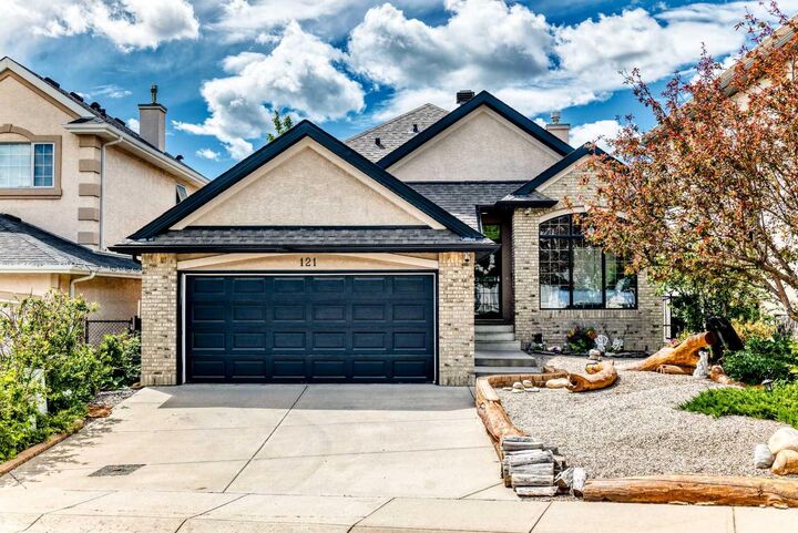 Property Photo: 121 Edgeridge Park NW AB T3A 6B1