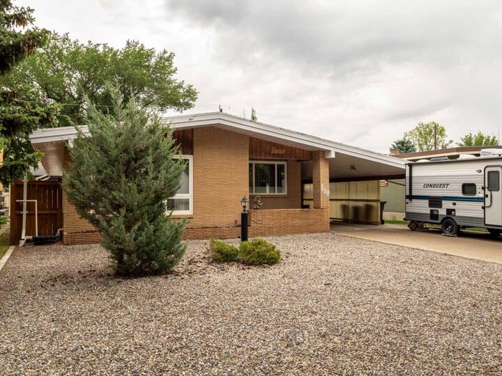 Property Photo: 519 28 Street S AB T1J 3T1