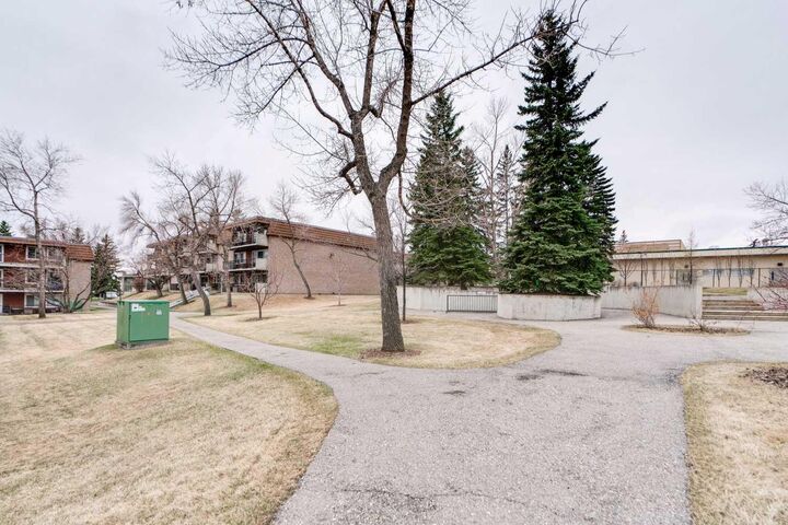 Property Photo: 231 Heritage Drive SE 11A AB T2H 1N1