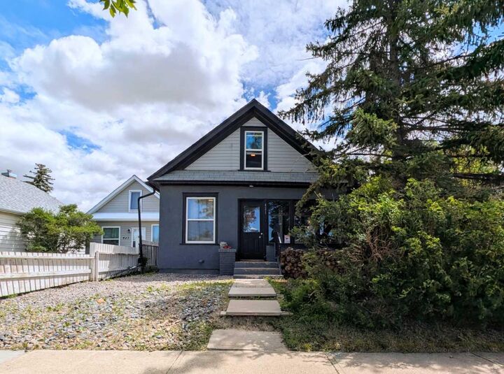 Property Photo: 421 12 Street N AB T1H 2G6