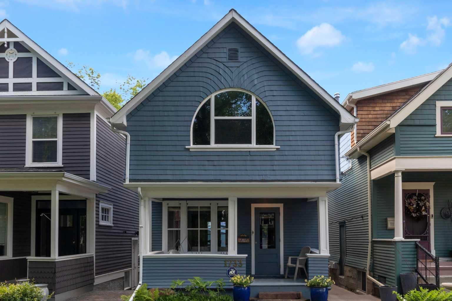 Property Photo:  1733 13 Avenue SW  AB T3C 0V1 
