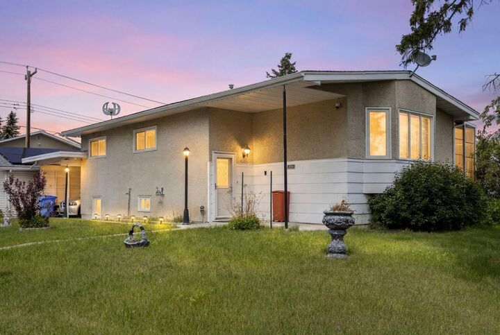 Property Photo:  1016 Hunterdale Place NW  AB T2K 4R7 