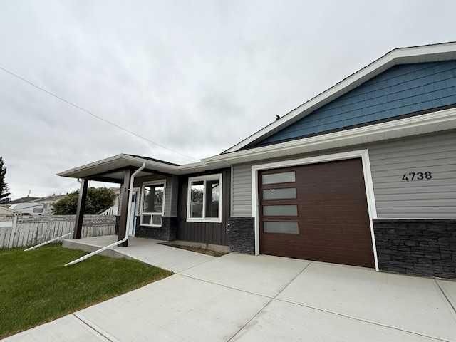 Property Photo: 4738 49A Avenue #3 AB T4L 1N4